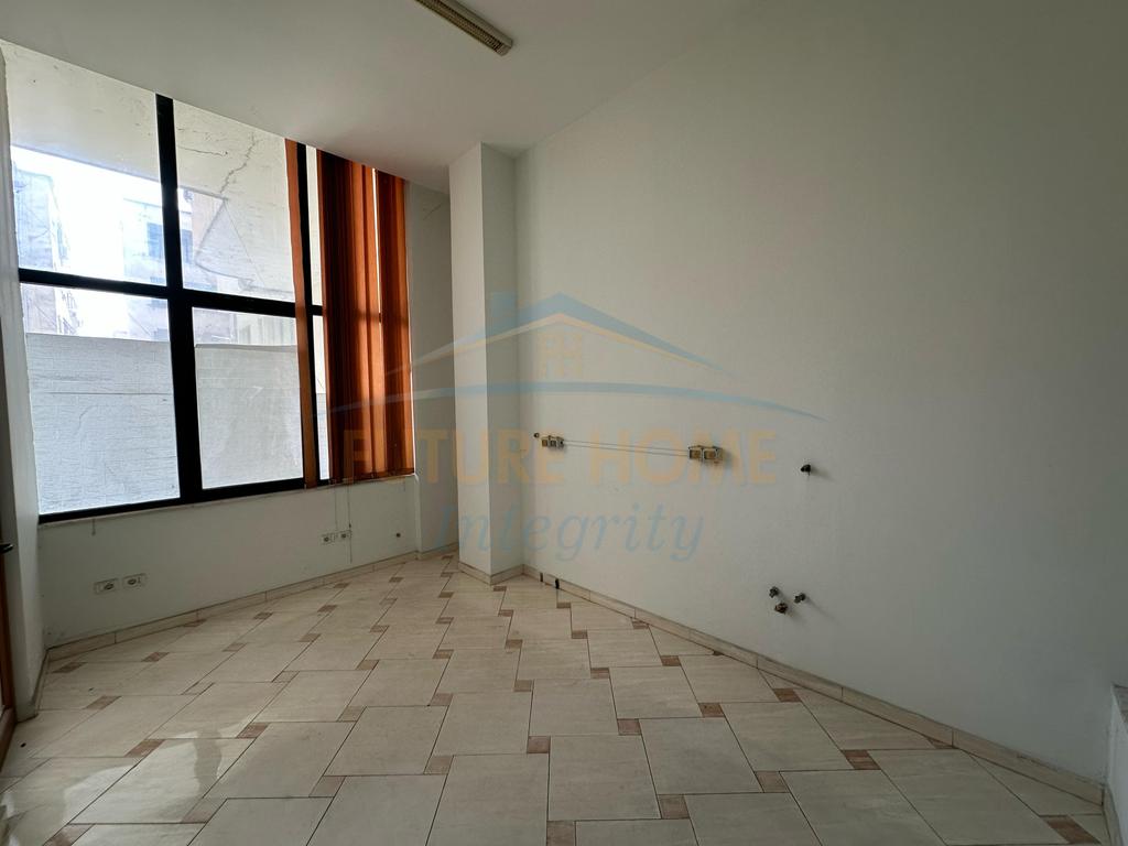 For rent, Business Environment, Vllazën Huta Street, Tirana.