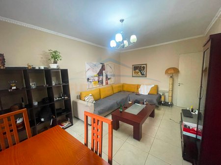 Shitet, Apartament 1+1, Myslym Shyri, Tiranë.
