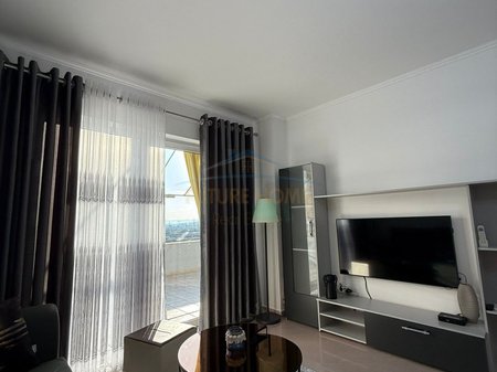 Qera Apartament 2+1+2, Rruga 5 Maji, Tiranë