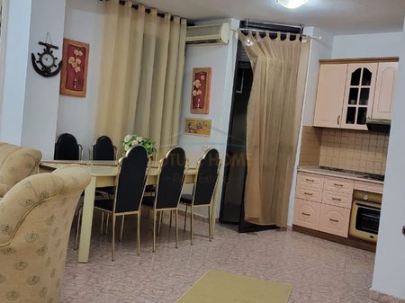 Qera, Apartament 2+1+2, Bllok