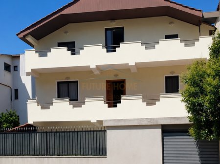 Shitet, Vilë 3-Katëshe, QSUT, Tiranë