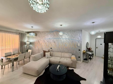 Shitet, Apartament 3+1+2, Unaza e Re, Tiranë