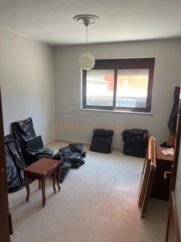 Qera, Apartament 2+1+Garazhd , Stadiumi"Niko Dovana", Durres
