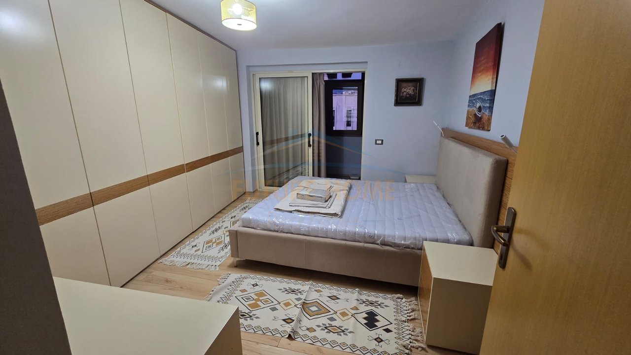 Qira, Appartamento 3+1+2, Piazza Skenderbej, Tirana