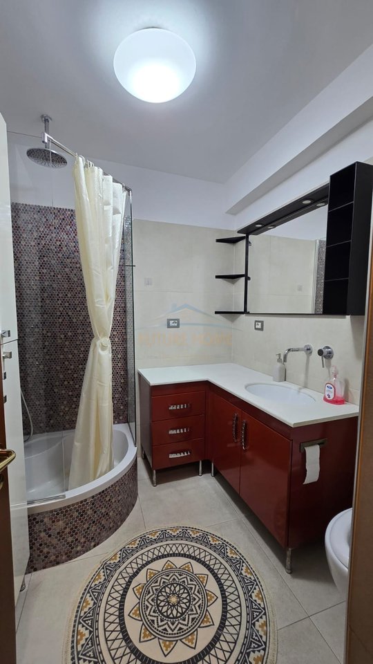 Qira, Appartamento 3+1+2, Piazza Skenderbej, Tirana