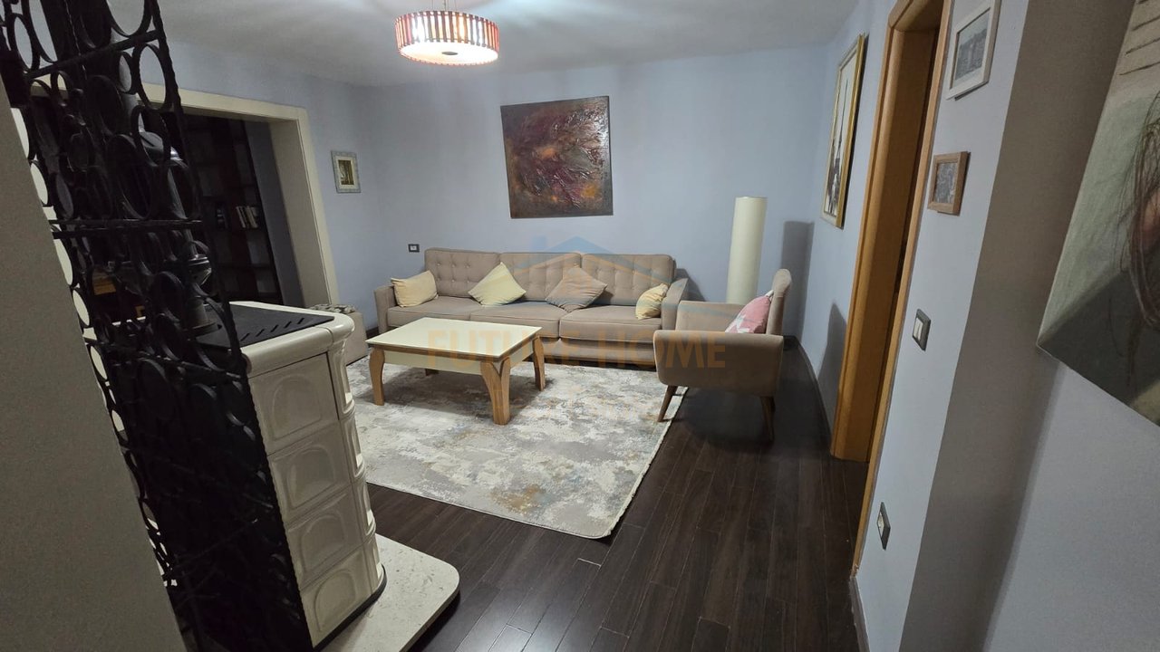 Qira, Appartamento 3+1+2, Piazza Skenderbej, Tirana