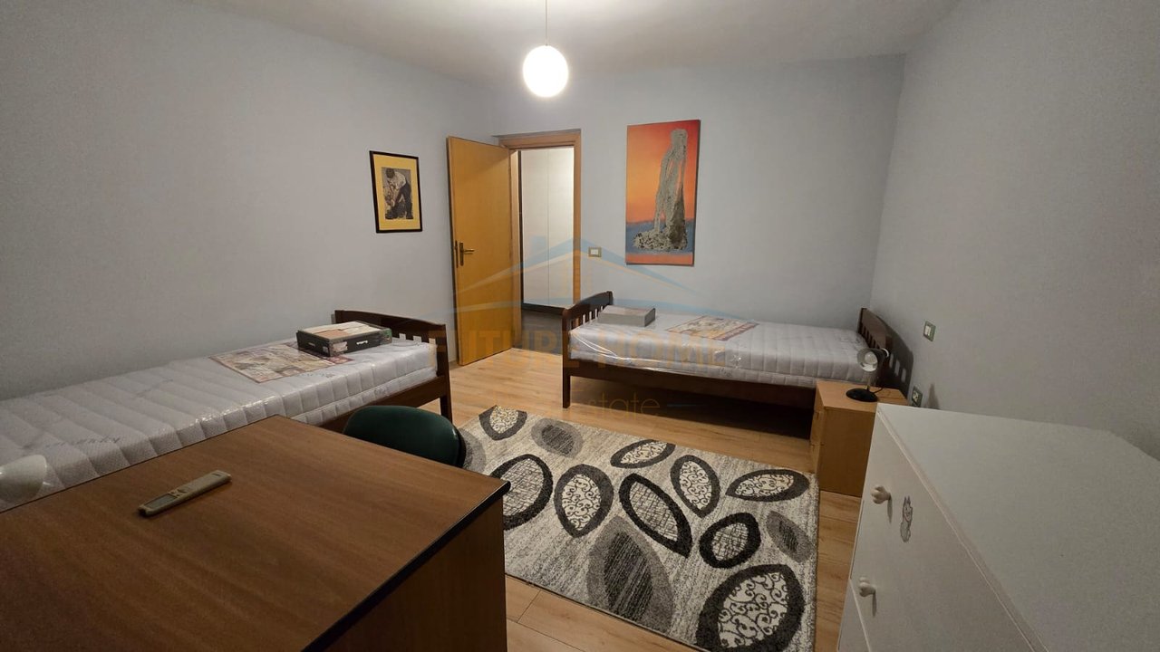 Qira, Appartamento 3+1+2, Piazza Skenderbej, Tirana