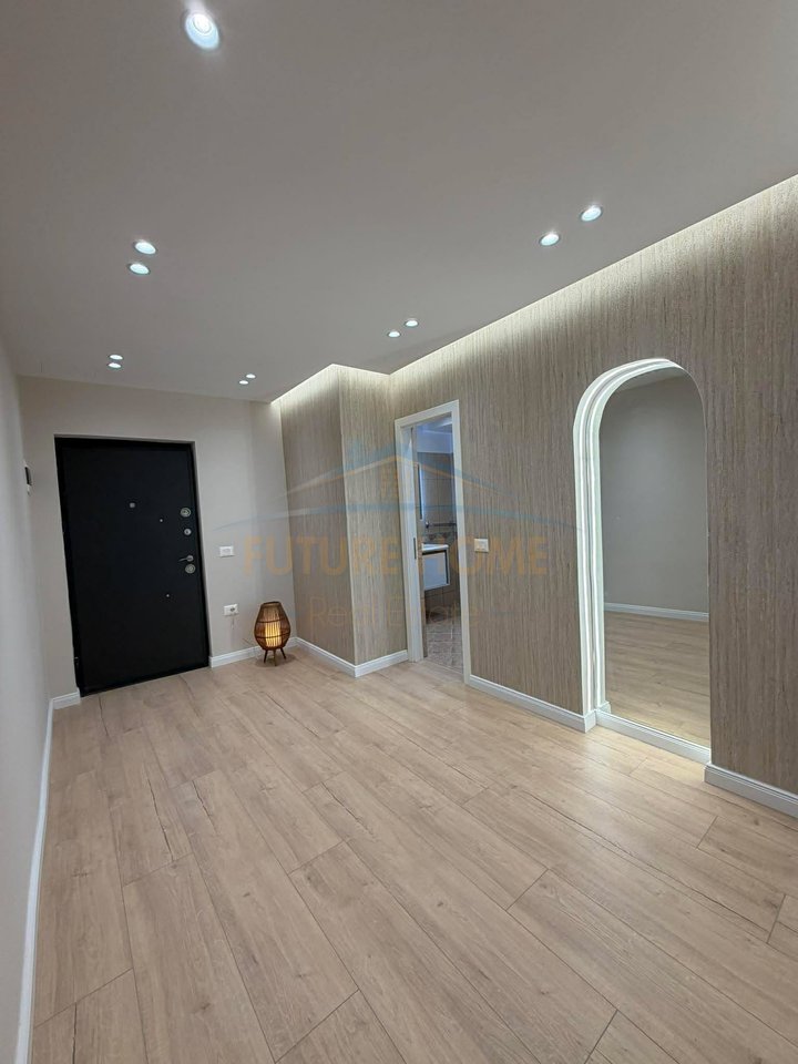 Shitet, Apartament 1+1, Rrugën Margarita Tutulani, Tirane
