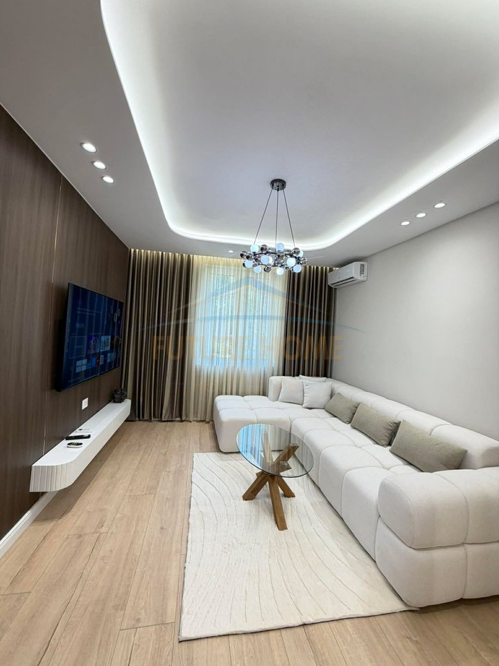 Shitet, Apartament 1+1, Rrugën Margarita Tutulani, Tirane