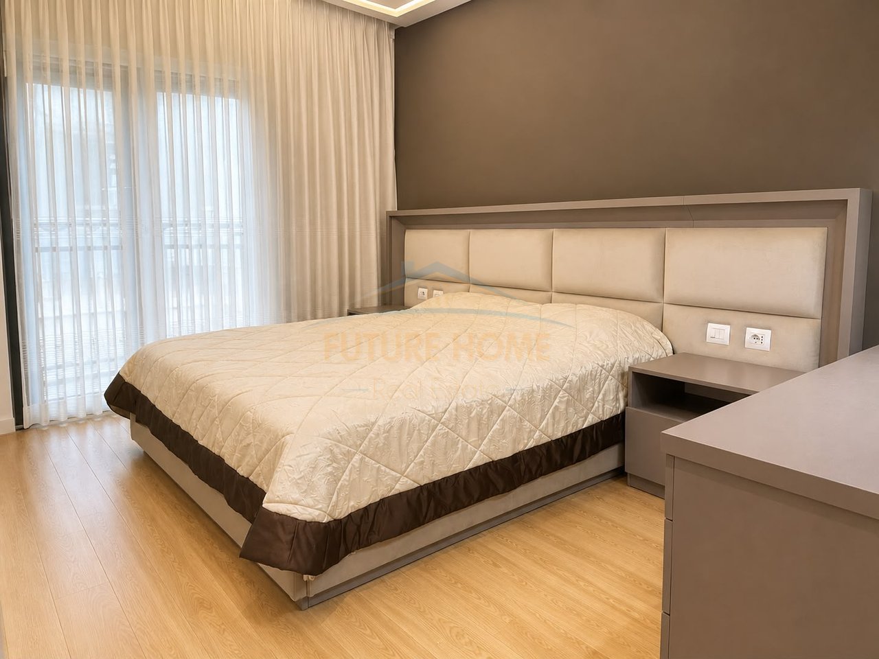 Shitet, Apartament 3+1+2 + Post Parkimi, Rruga e Kosovareve, Tiranë
