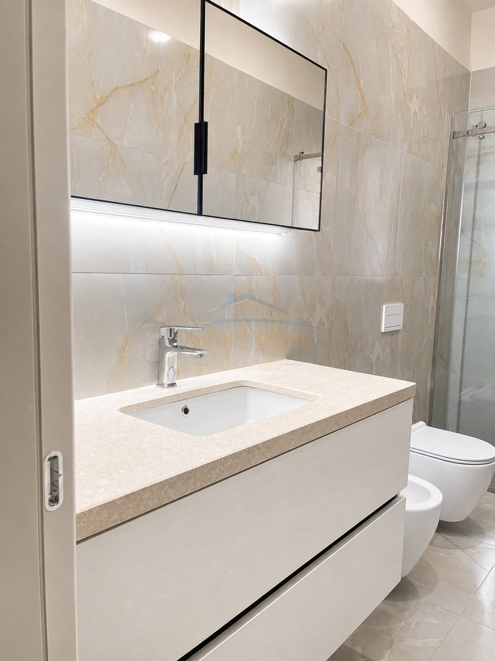 Shitet, Apartament 3+1+2 + Post Parkimi, Rruga e Kosovareve, Tiranë