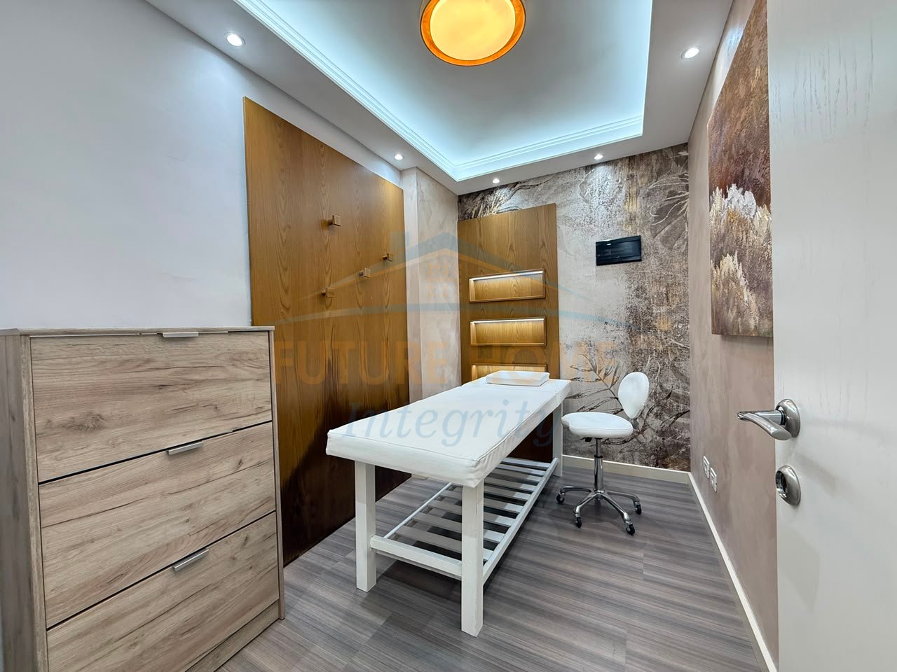 For rent, Beauty Salon, Brryli, Tirana.