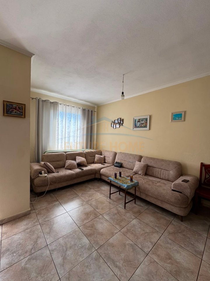 Shitet apartament 2+1, Tufine