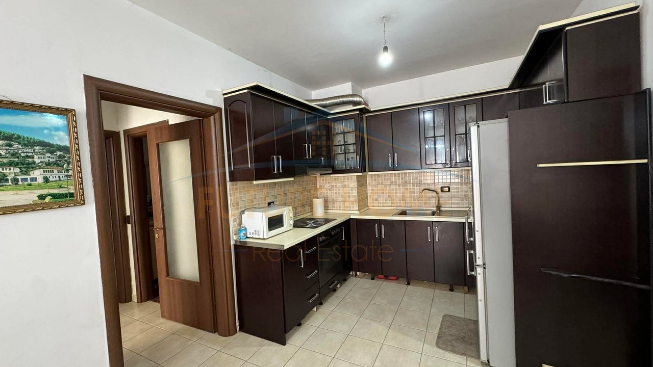 Shitet, Apartament 2+1, Unaza e Re