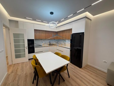 Shitet, Apartament 2+1+2, Rezidenca Erli, Tiranë