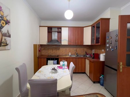 Shitet, Apartament 2+1, Fresk.