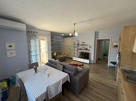 Shitet Apartament 1+1,Shkembi Kavajes