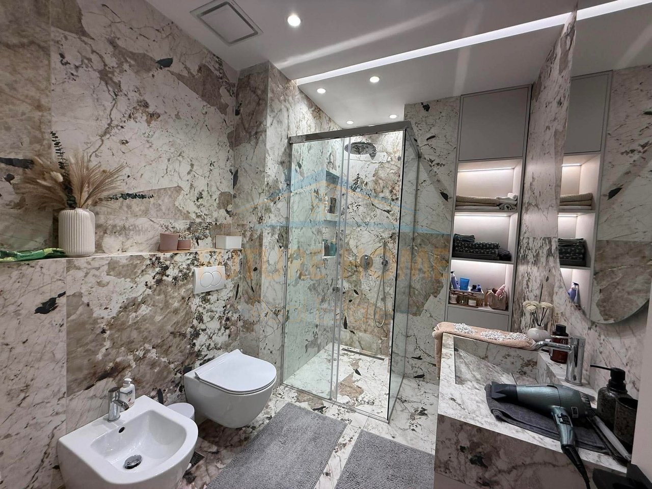 Shitet, Apartament 2+1+ Post Parkimi, Residenca "Oasis", Unaza e Re