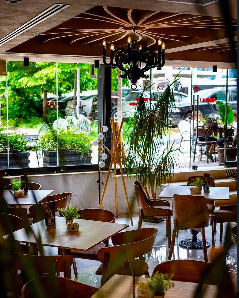 Qira, Bar Restorant Bulevardi Gjergj Fishta, Tiranë