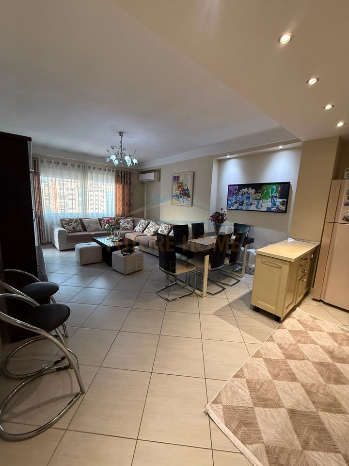 Shitet, Apartament 3+1, Unaza e Re