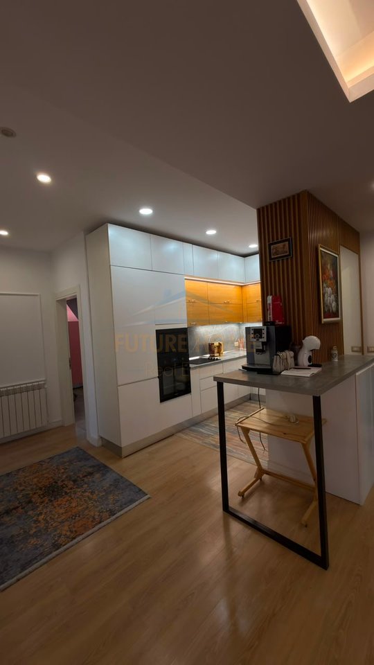 Qera, Apartament 2+1+2 + Post Parkimi , Fresk , Tiranë.