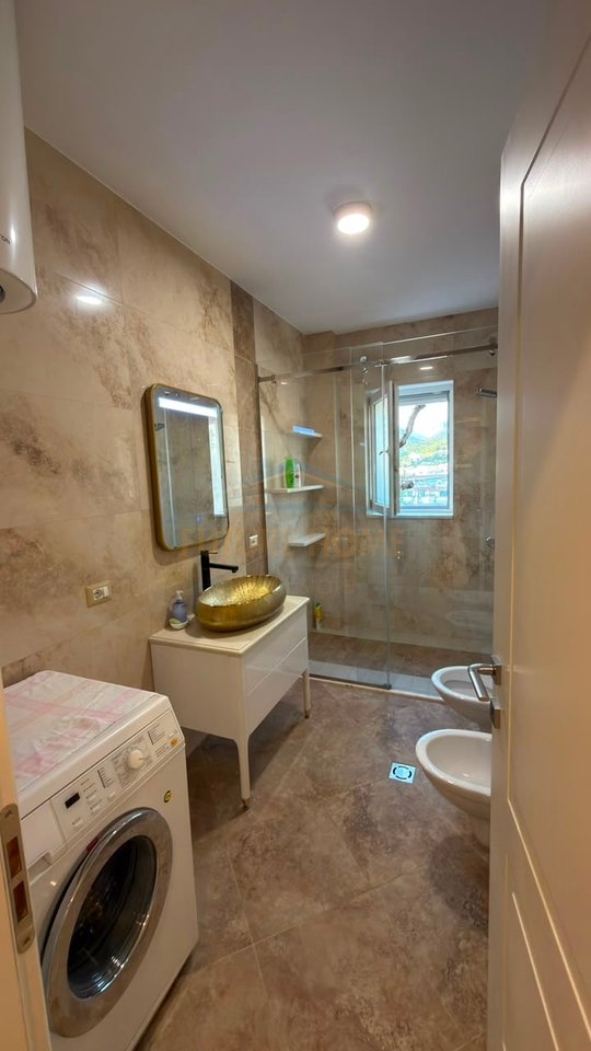 Qera, Apartament 2+1+2 + Post Parkimi , Fresk , Tiranë.