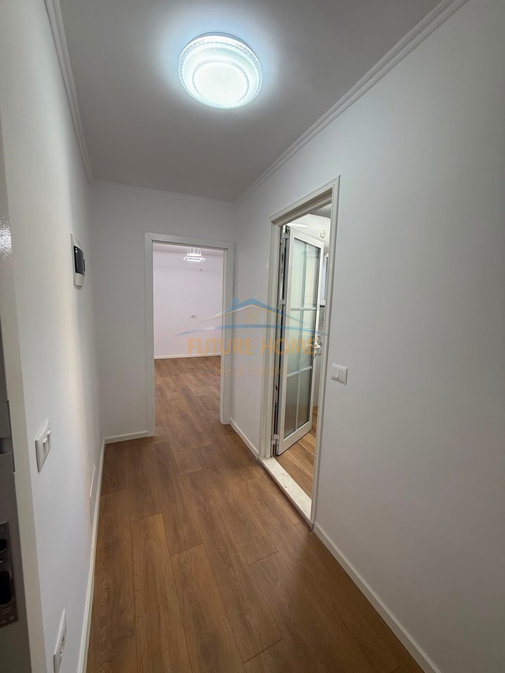 Shitet, Apartament 1+1, Xhamlliku, Tirane.