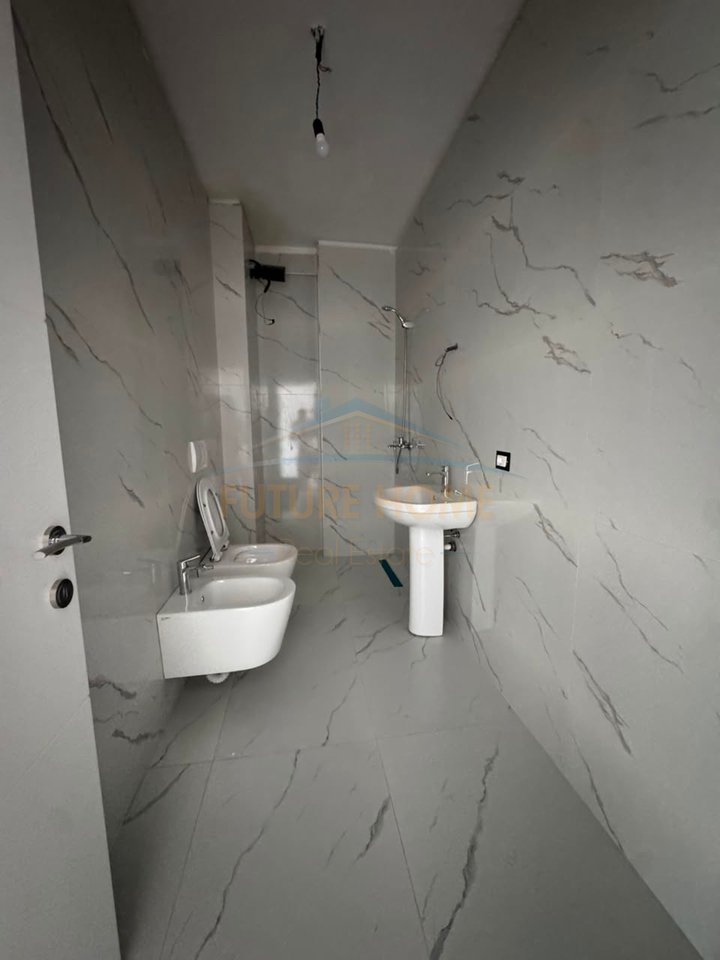 Shitet, Apartament 3+1+2, Kompleksi Ndregjoni, Rruga Jordan Misja