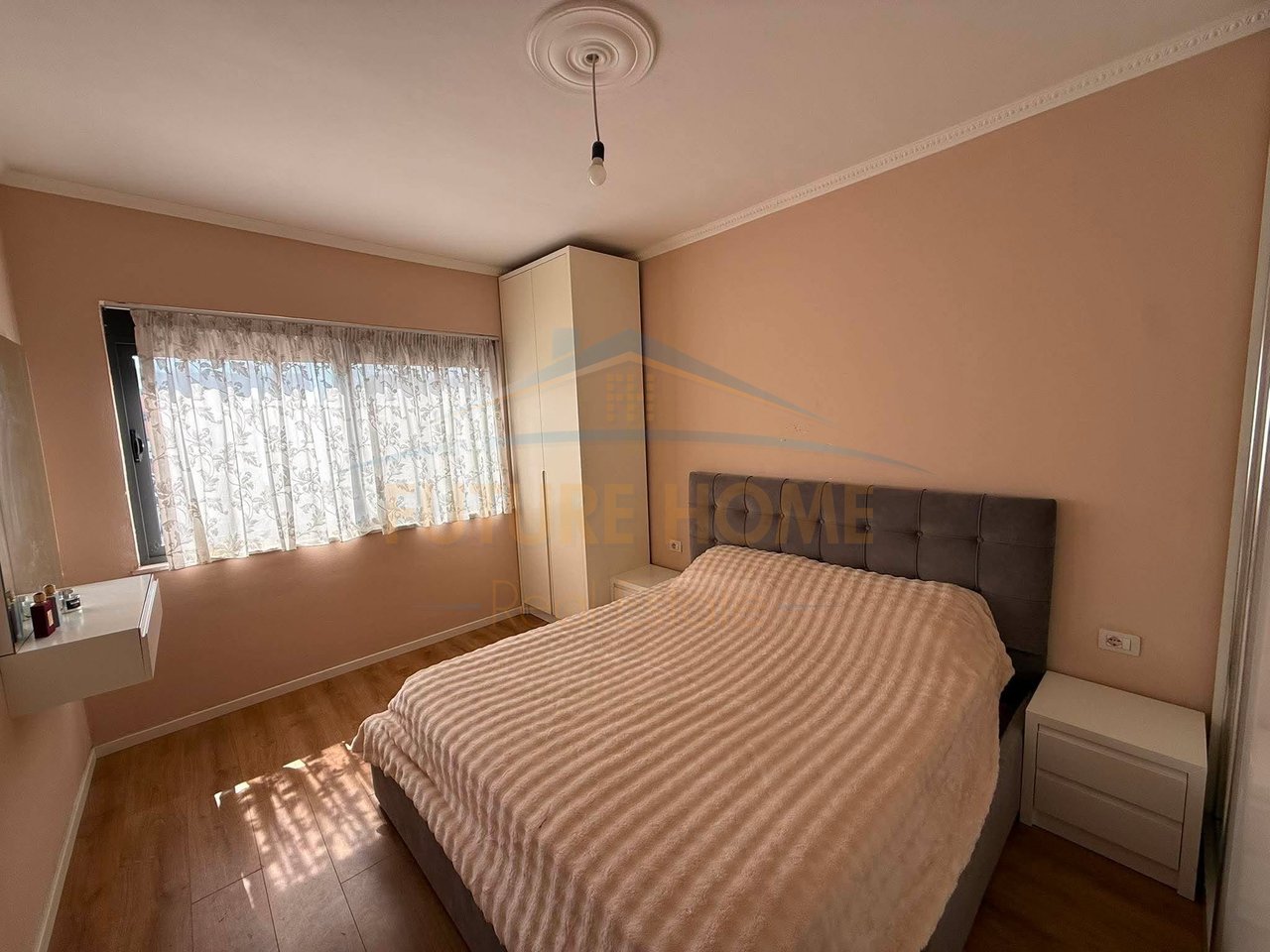 Shitet, Apartament 2+1, Unaza e Re, Tiranë.