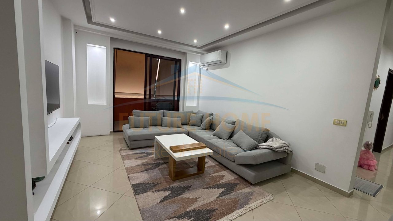 Qera, Apartament 2+1+2, Unaza e Re