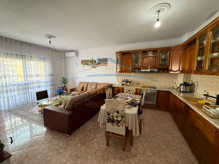 Shitet, Apartament 2+1, Kopshti Botanik, Tiranë