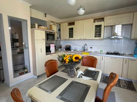 Shitet, Apartament 2+1+2 + Post Parkimi, Liqeni i Thatë, Tiranë.