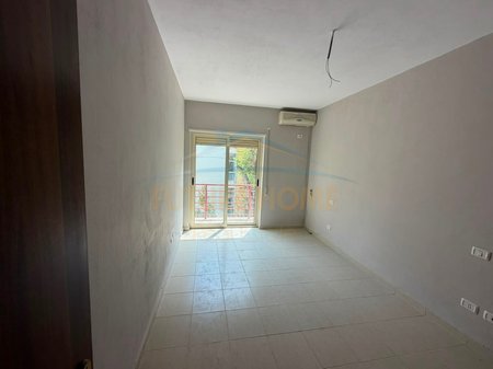Shitet, Apartament 1+1,  Kompleksi "Freskia", Golem