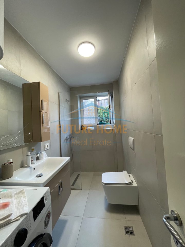 Shitet, Apartament 2+1, Shkolla e Bashkuar, Tiranë