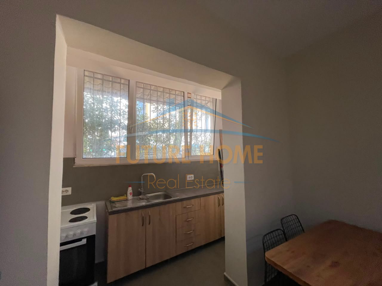Shitet, Apartament 2+1, Shkolla e Bashkuar, Tiranë