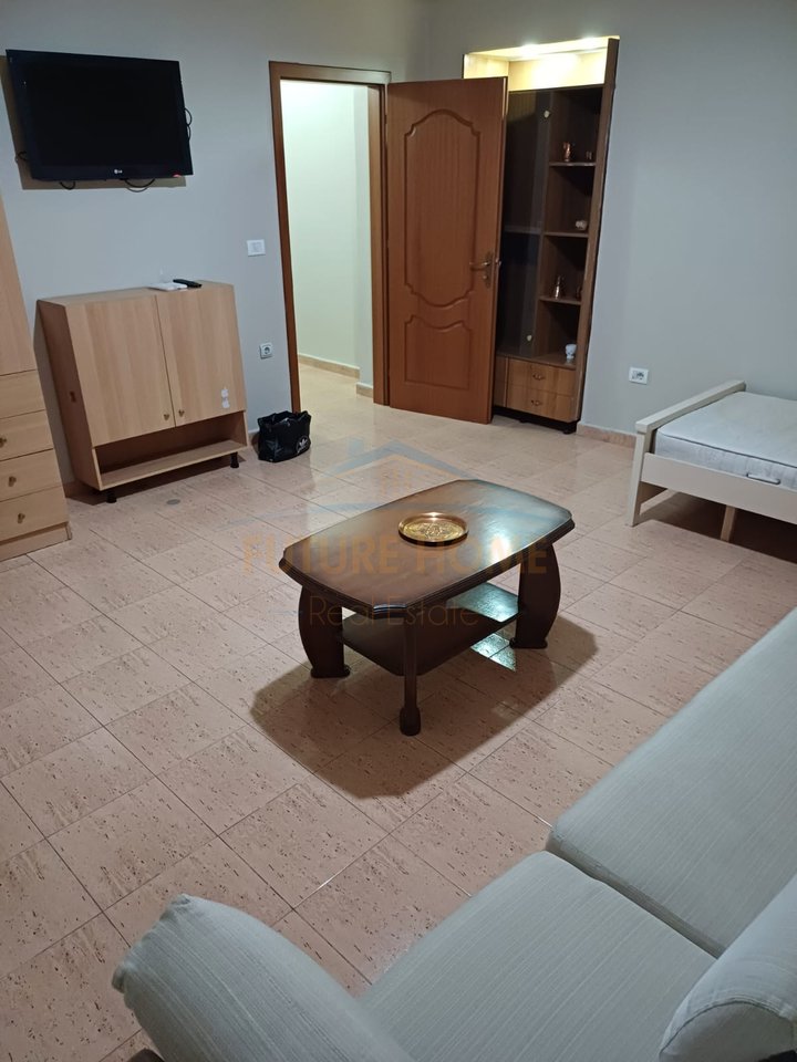Shitet, Apartament 2+1, Sheshi Wilson, Tiranë