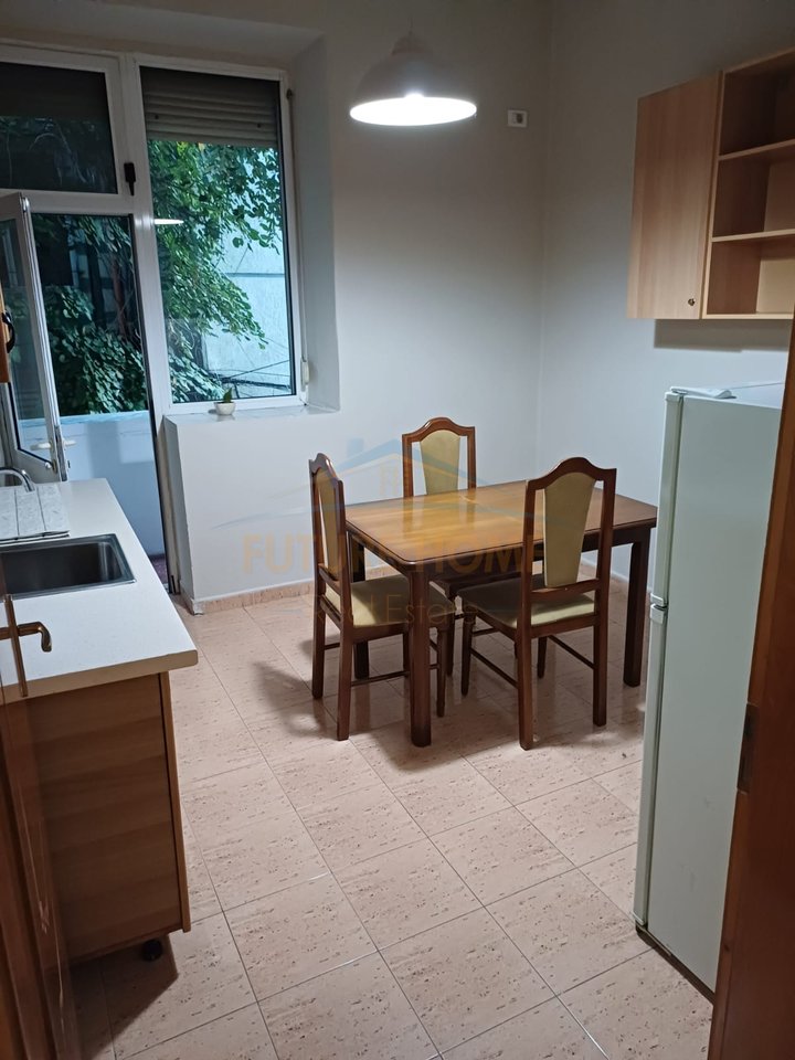 Shitet, Apartament 2+1, Sheshi Wilson, Tiranë