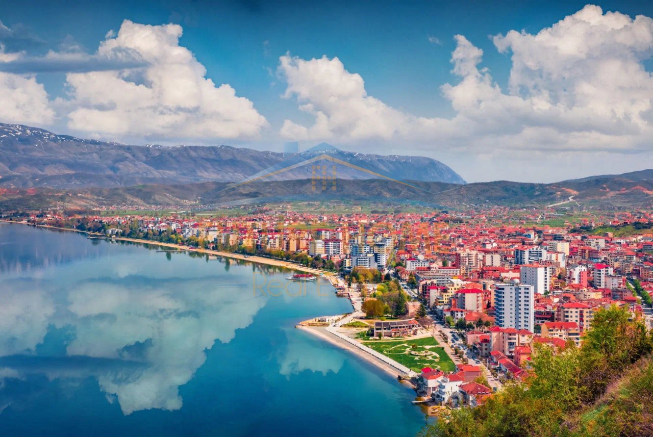 Shitet, Tokë, Udënisht, Pogradec