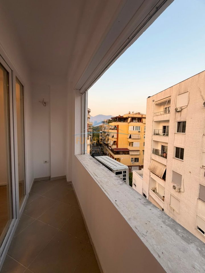 Shitet, Apartament 2+1, Kopshti Zoologjik, Tiranë.