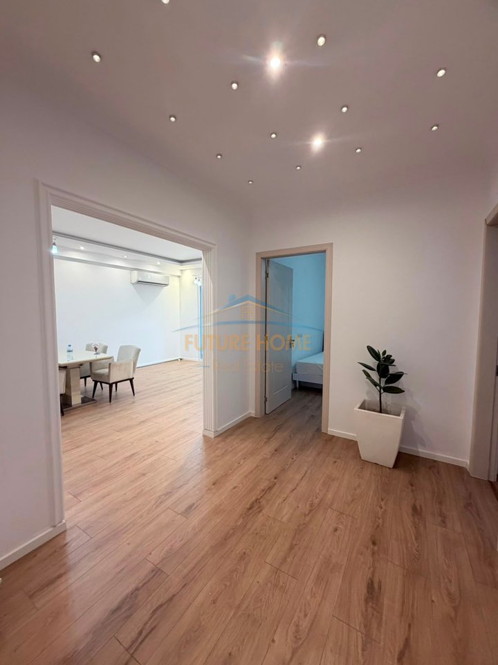 Shitet, Apartament 2+1, Kopshti Zoologjik, Tiranë.