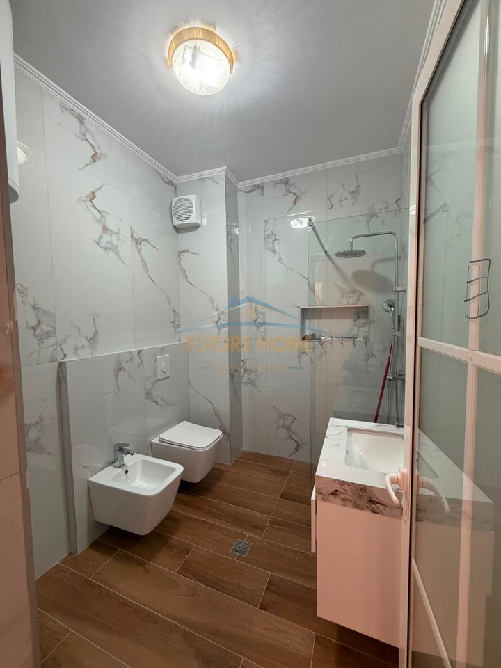 Shitet, Apartament 2+1, Kopshti Zoologjik, Tiranë.