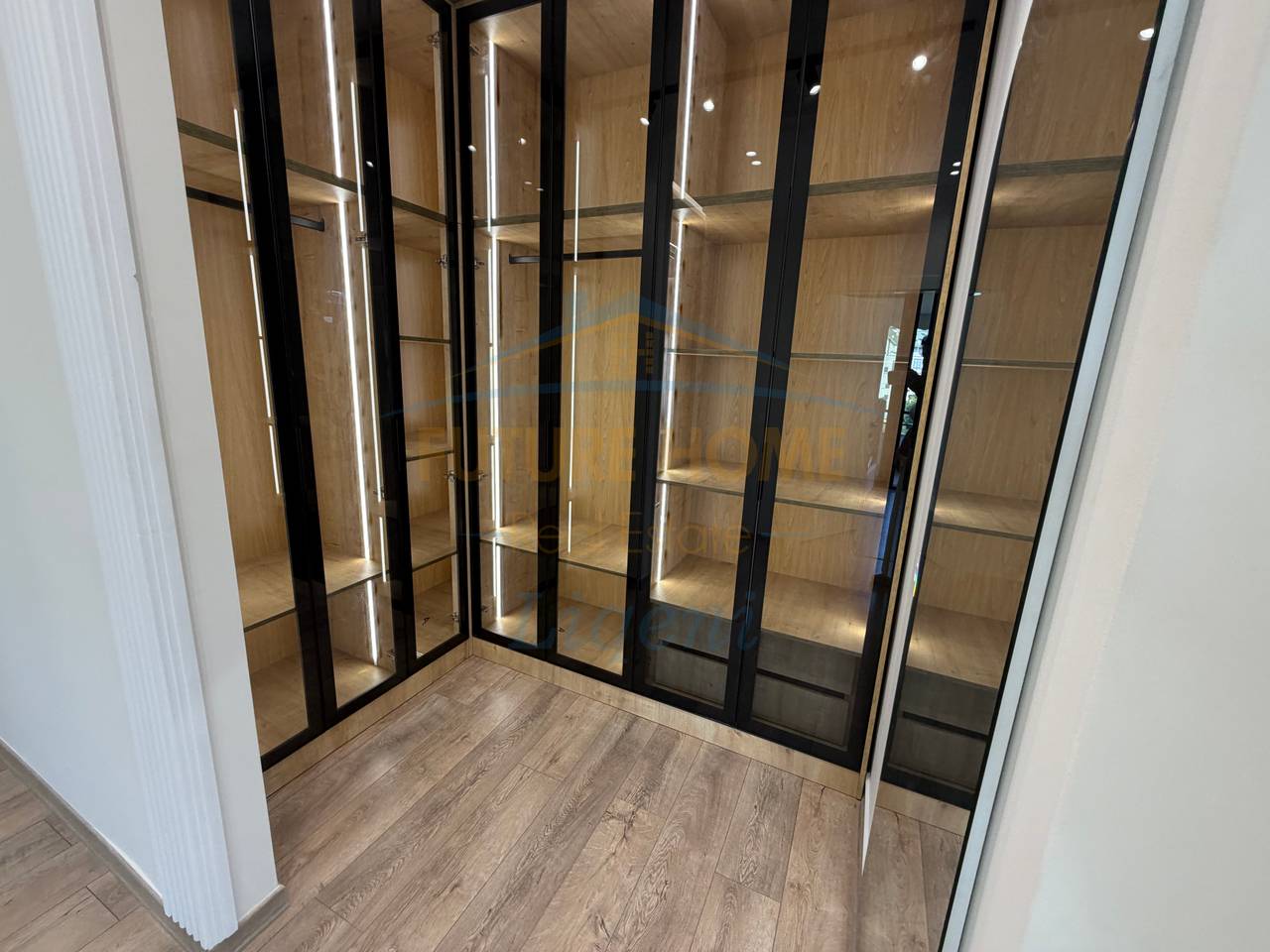 In vendita, appartamento 2+1, Lago Secco, Tirana.