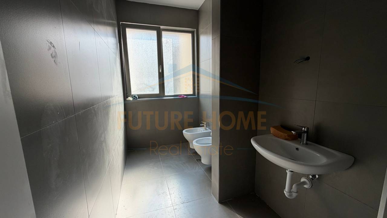 Rent, 3-Storey Villa, "Green Valley" Complex, Dry Lake, Tirana