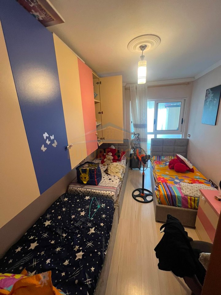 Shitet, Apartament 2+1+2, Unaza e Re