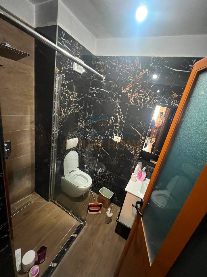 Shitet, Apartament 2+1+2, Unaza e Re