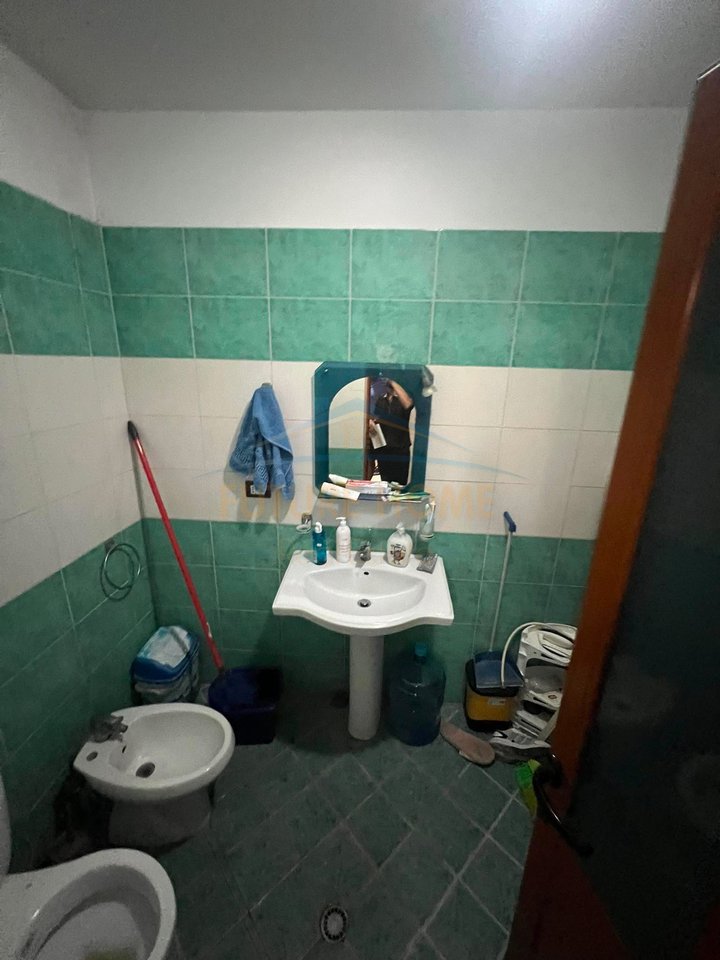 Shitet, Apartament 2+1+2, Unaza e Re