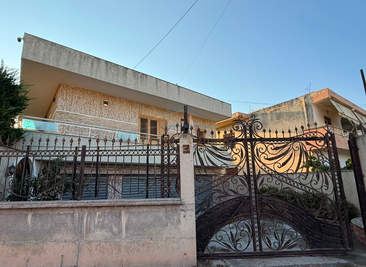 For sale, 2-Storey Villa, ¨Damian Humariti¨ Street, Vlorë