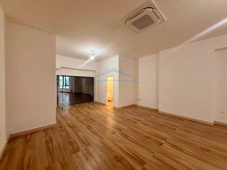 Qera, 2 Ambiente Biznesi, Qendër, Tiranë.