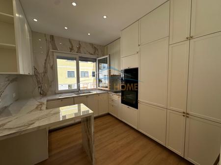 Shitet, Apartament 2+1+2 , Liqeni i Thate, Tirane .