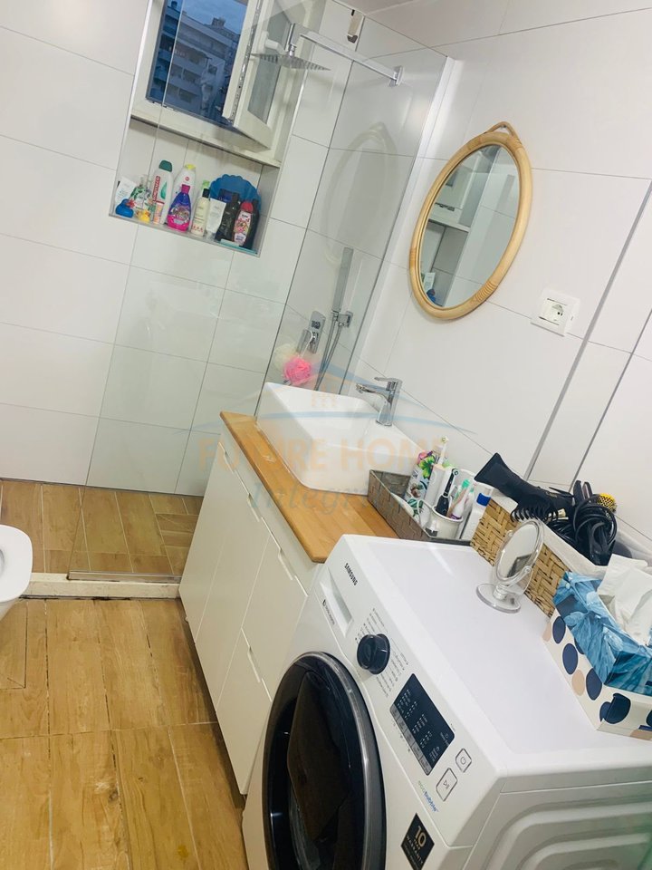 Shitet, Apartament 2+1, Stacioni i Trenit, Tiranë.